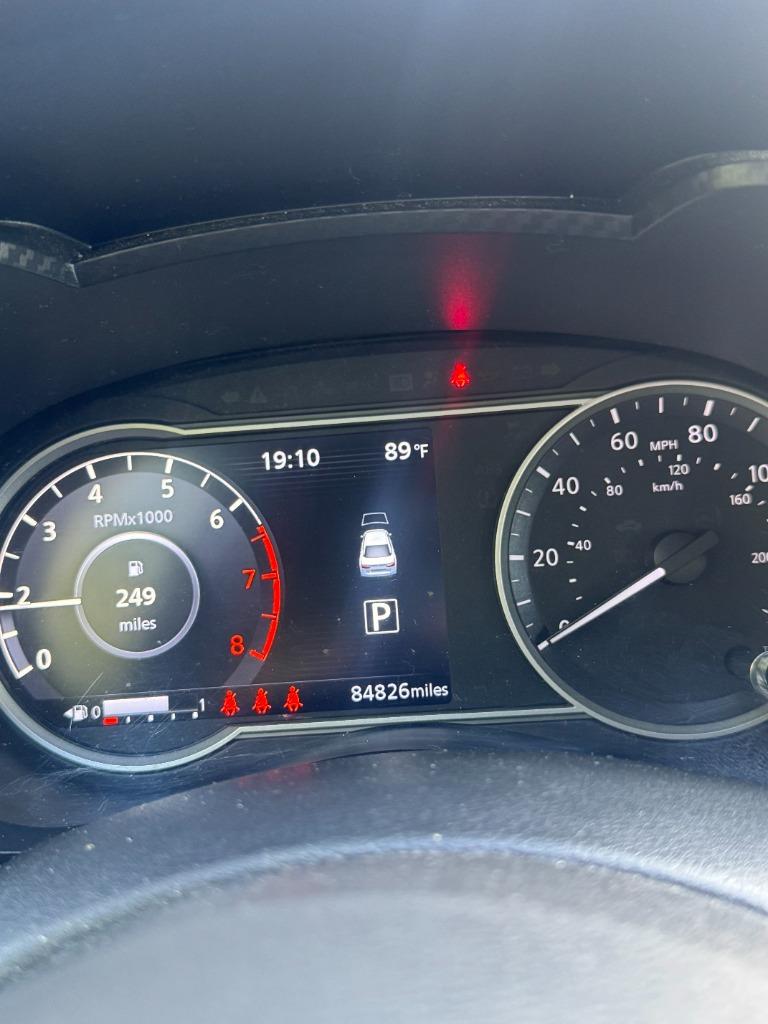 2022 Nissan Versa Sedan SV - Photo 10
